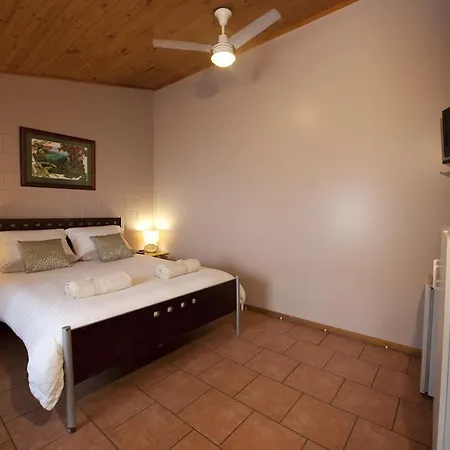 Dougies Backpackers Resort Port Douglas Exterior photo